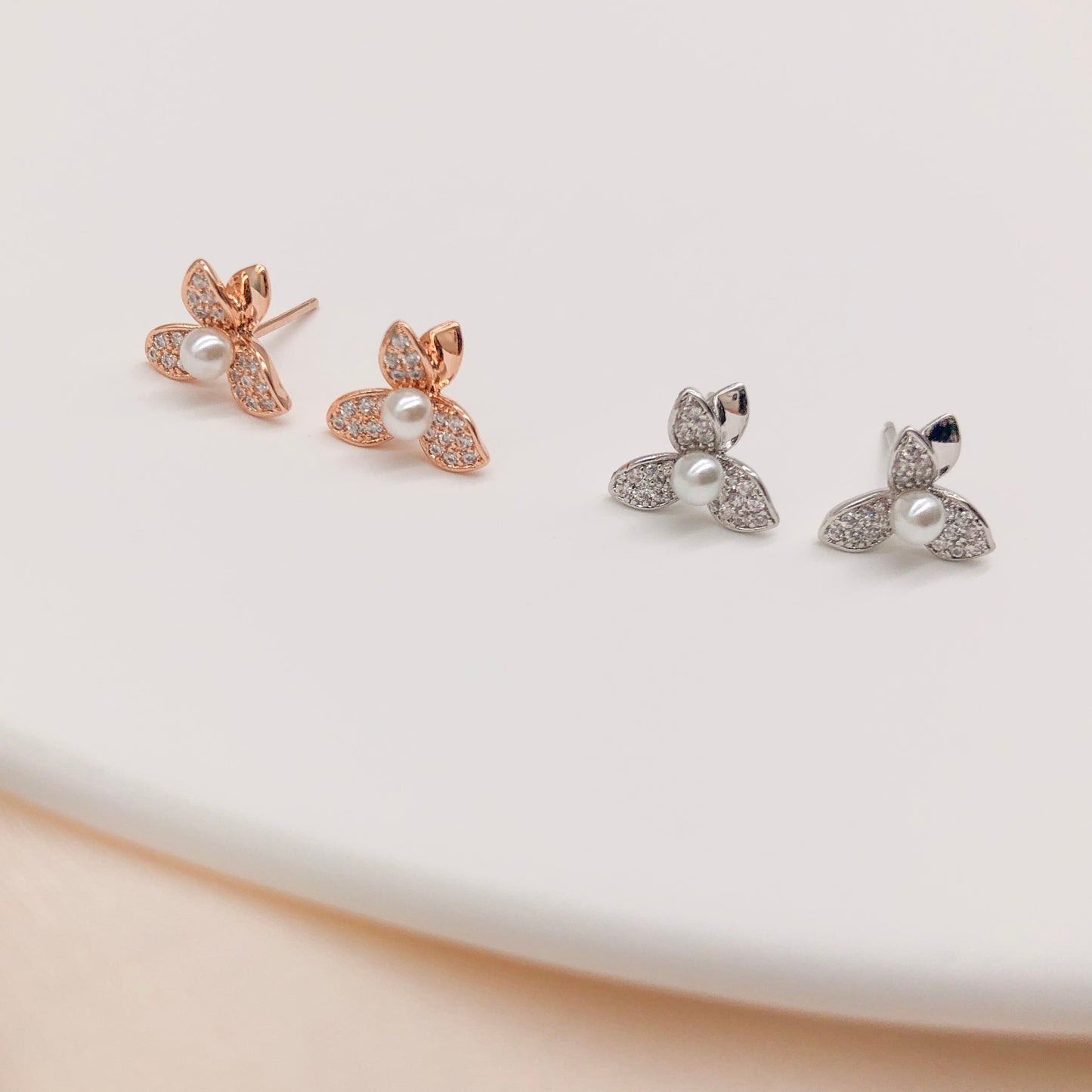 Lily Mini Pearls Earrings